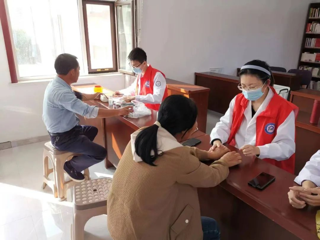 青岛西海岸新区胶河卫生院开展家庭医生走访义诊及健康宣教活动