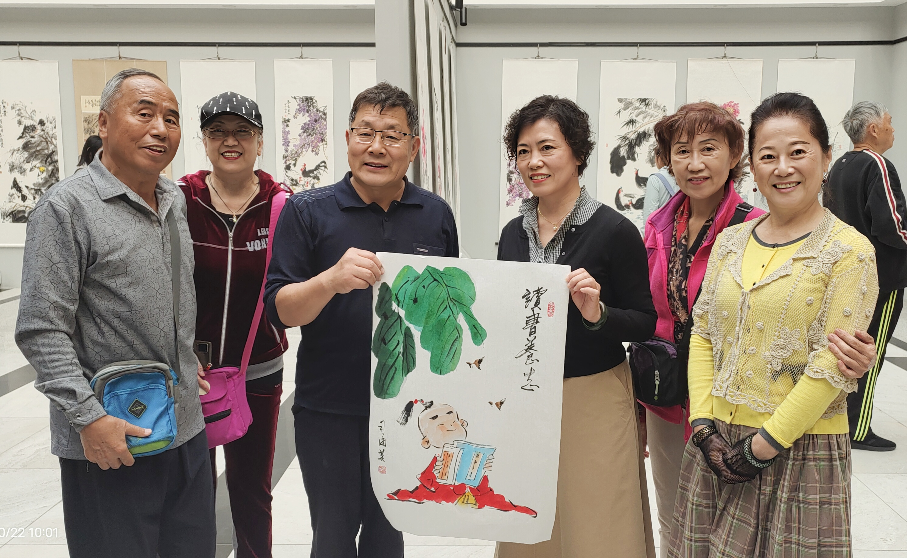 翰墨传情，敬老孝亲——青岛市图书馆开展欢度“重阳”老年阅读分享与书画交流体验活动