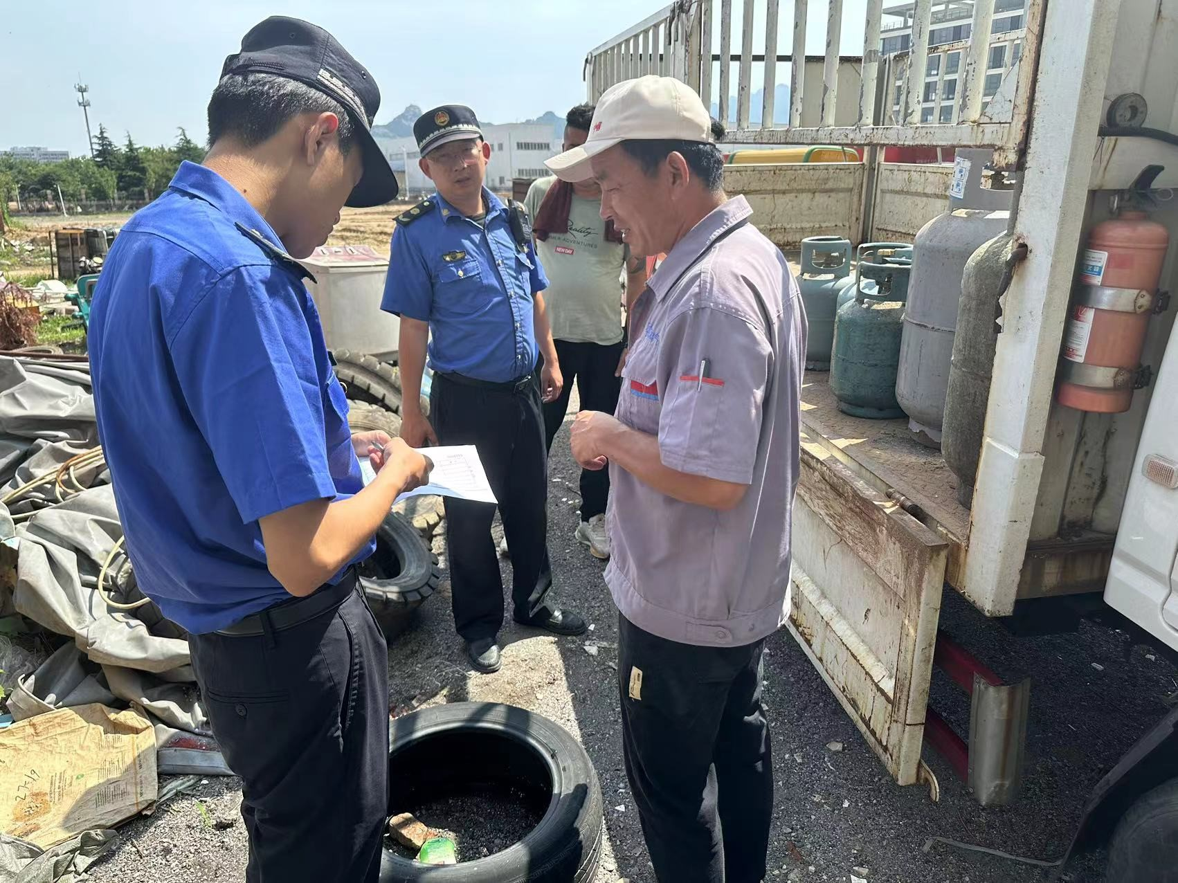 青岛西海岸新区辛安街道群防群治筑防线，3市民举报燃气违法违规行为获奖励