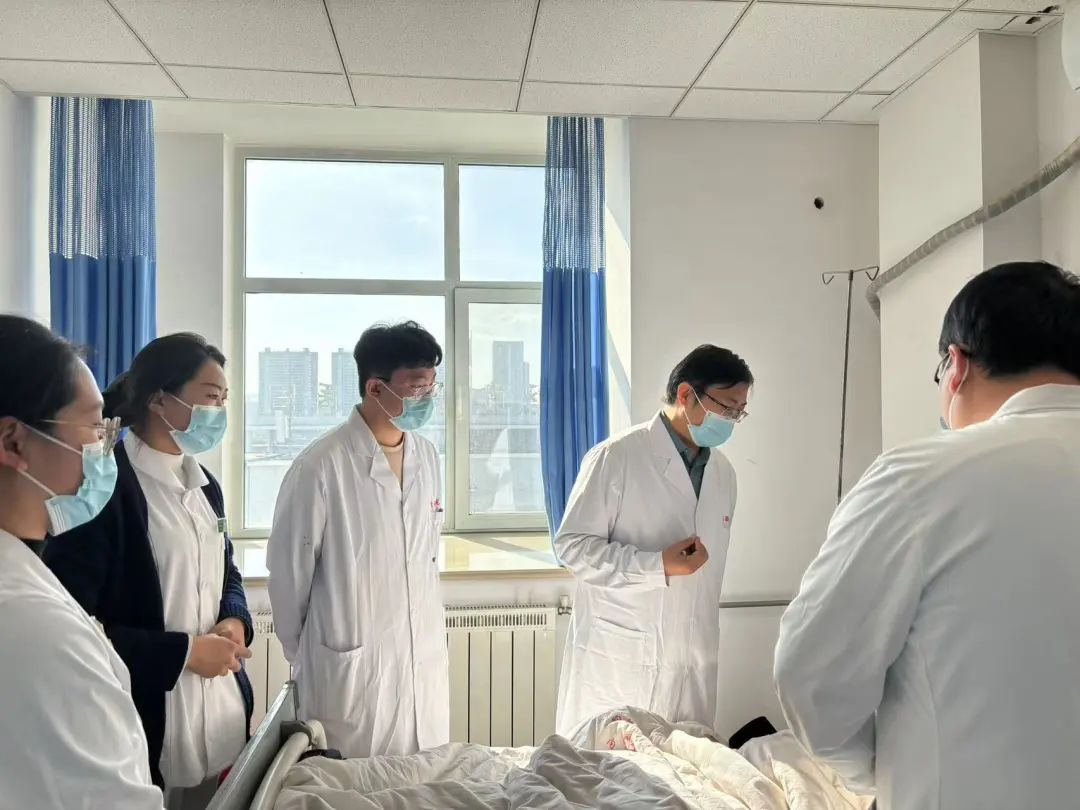 青岛市黄岛区第五人民医院：专家坐诊解疑难，教学查房促提升