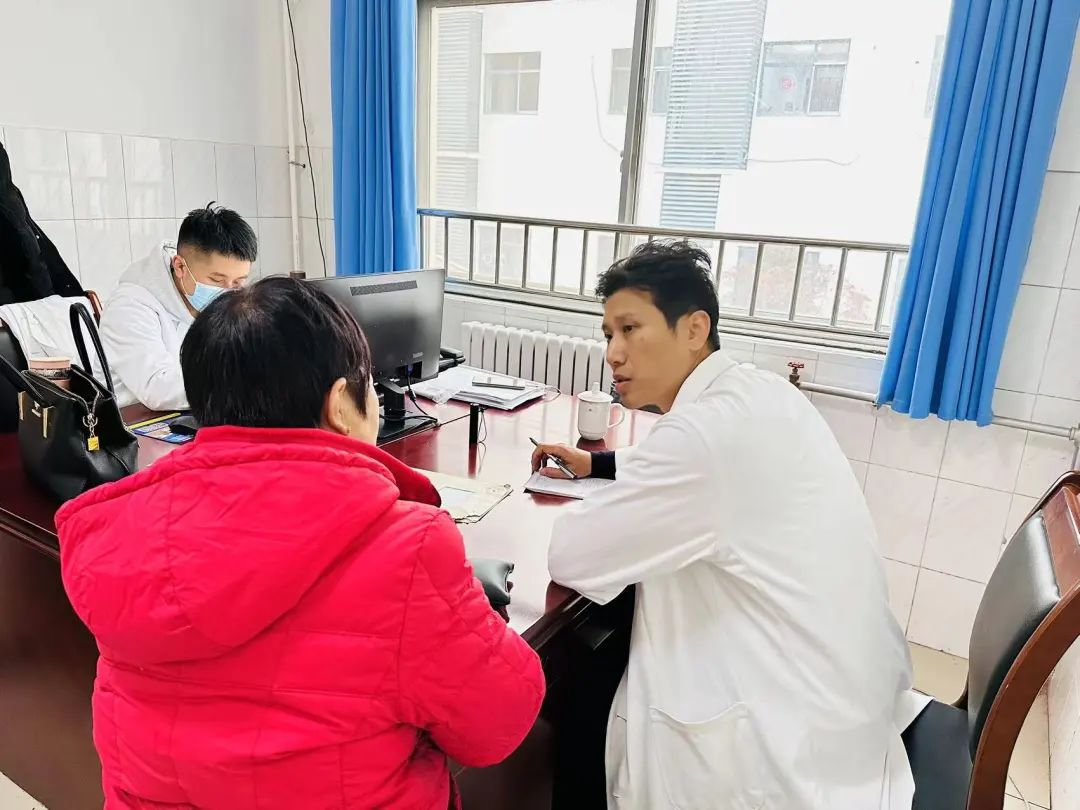 青岛市黄岛区第五人民医院邀请北京中医药大学东直门医院中医专家来院坐诊