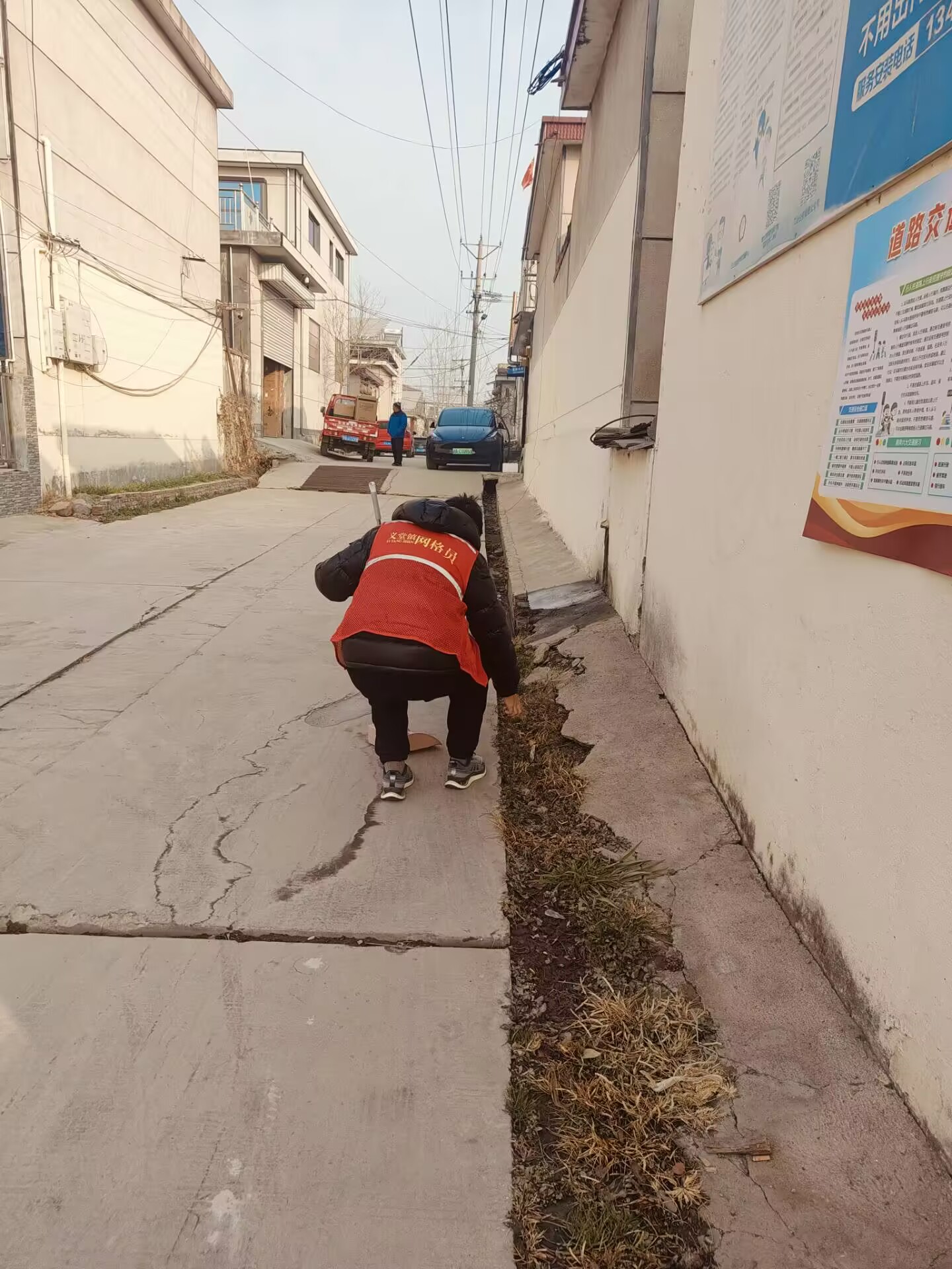 清扫社区垃圾，维护整洁风貌