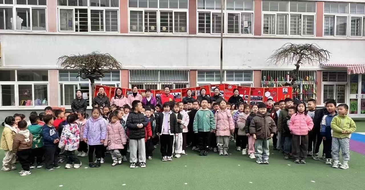 会长侯志龙走进滕州市北辛街道中心幼儿园赵王河园传承雷锋精神