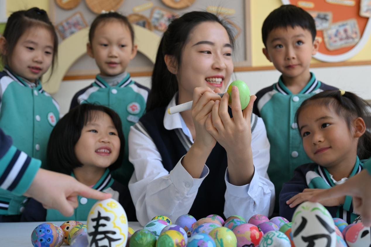 山东即墨：学民俗享童趣迎春分