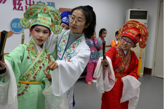山东即墨：学戏曲扬国粹 迎“世界戏剧日”
