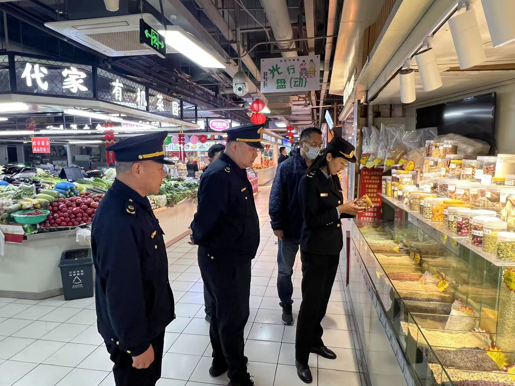 青岛市崂山区市场监管局开展节前消费市场检查营造安全放心的消费环境