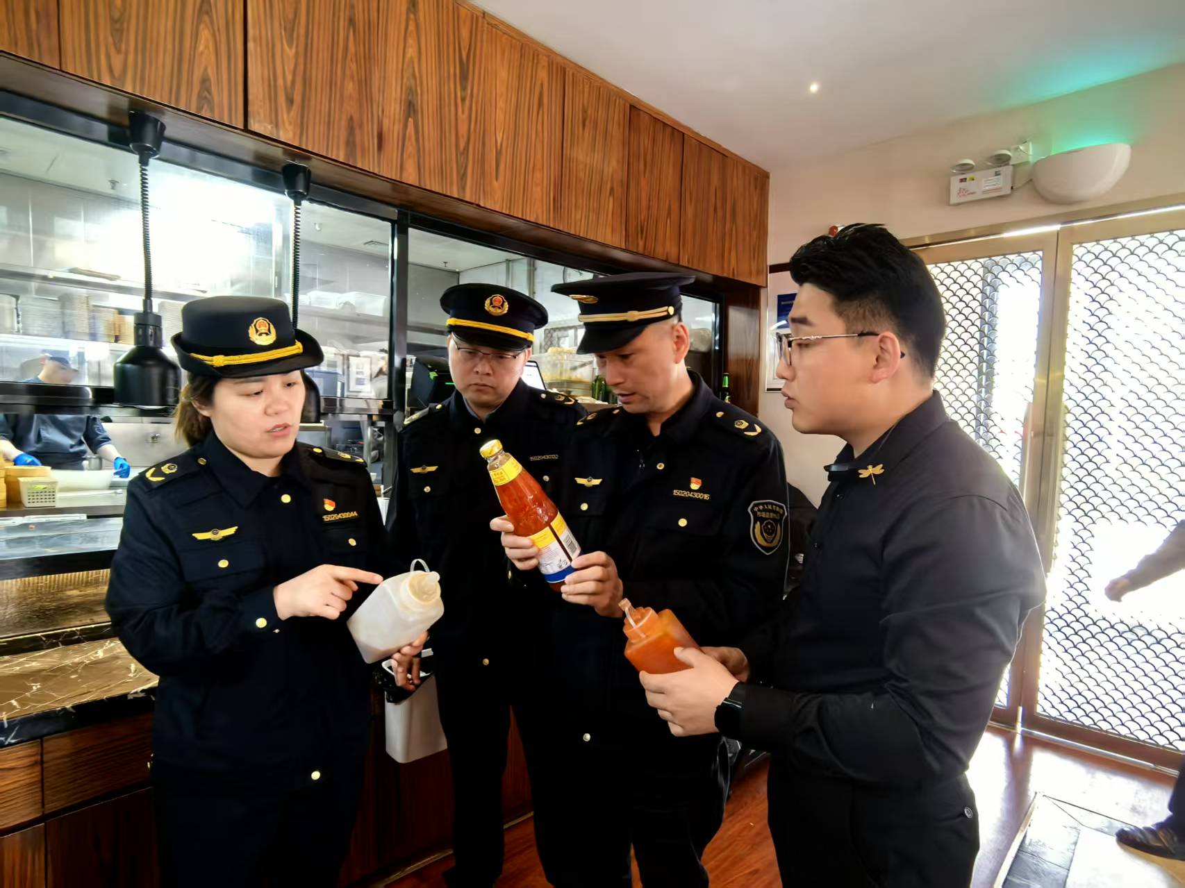 监管不松懈，青岛市崂山区市场监管局全力护航“五一”市场秩序