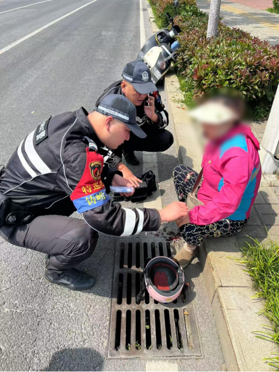 从昏迷到送医全程守护！崂山公安这一波操作太帅了