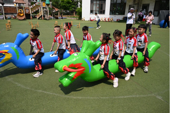 山东即墨：萌娃趣味运动迎“六一”