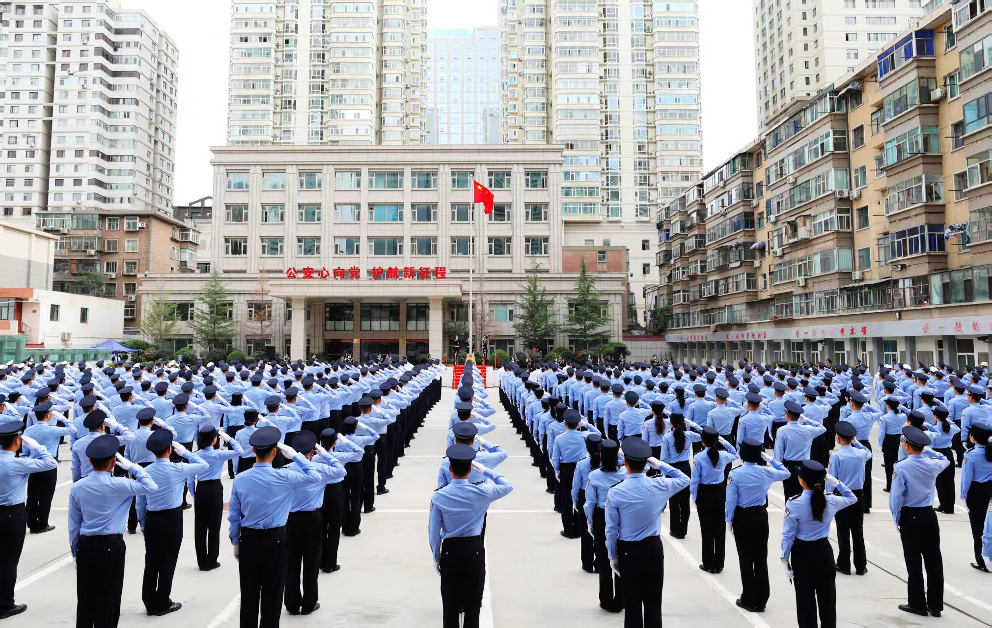 兰州公安举行庆祝中国共产党成立104周年升国旗仪式