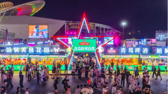 青岛西海岸新区金沙滩啤酒城的风里藏着 限定款的浪漫心动