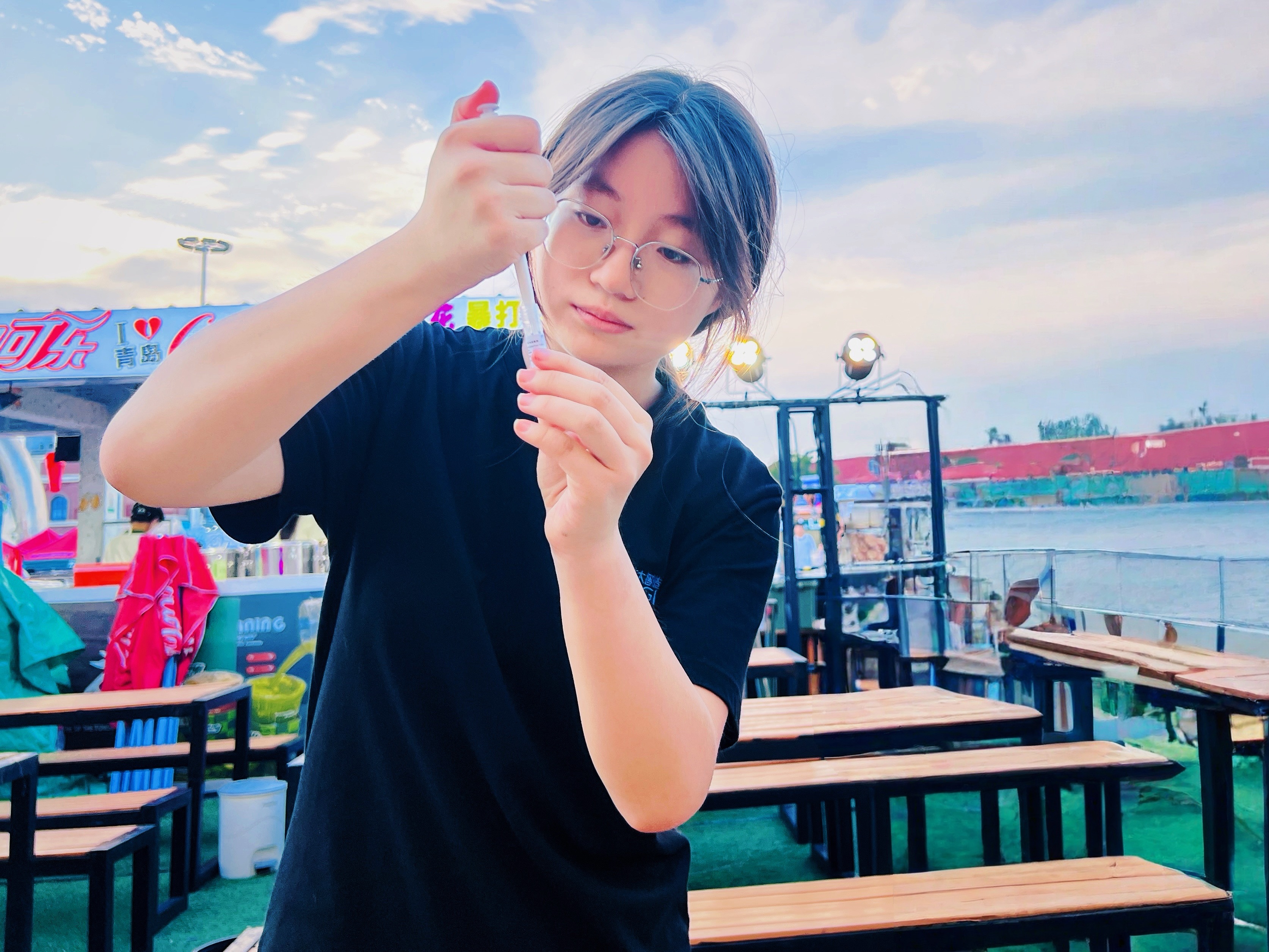 华大智造饮酒基因速测“黑科技”亮相青岛西海岸新区金沙滩啤酒城