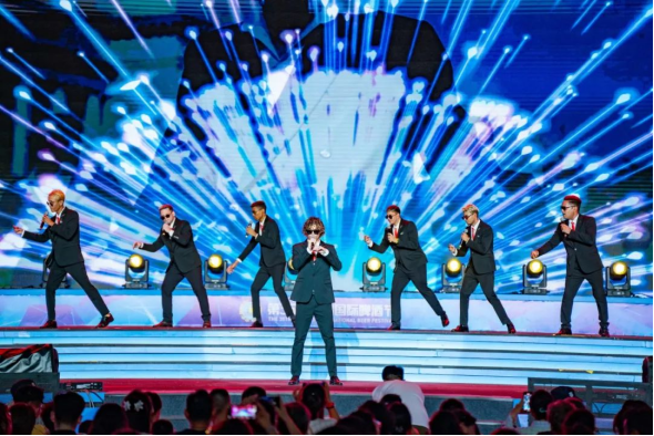 中古友谊乐章在青岛西海岸新区金沙滩啤酒城奏响