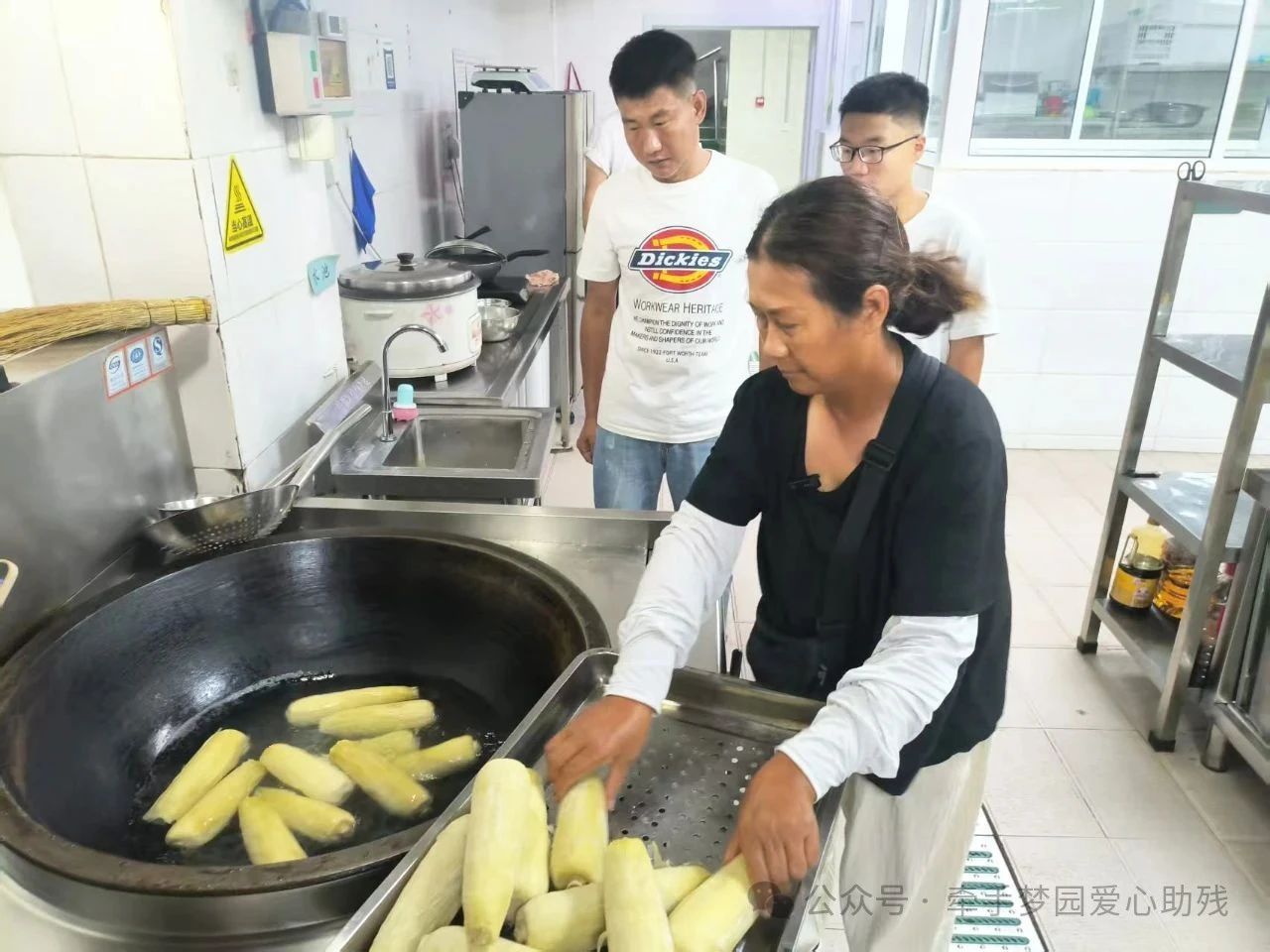 爱心满溢梦园，“玉米姐姐”刘玉荣传递温暖力量