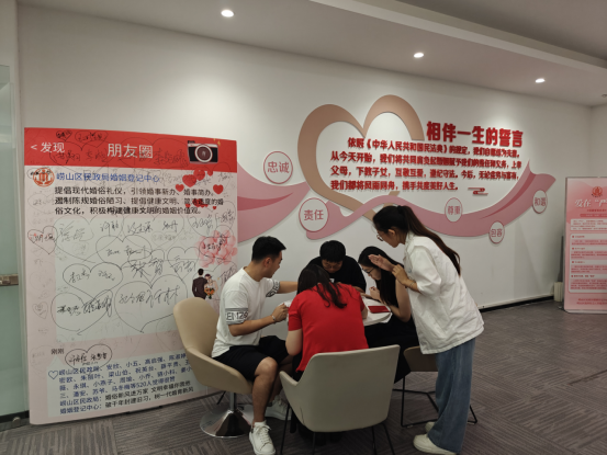 星河引路，珠联同心！打造专属新人的浪漫领证体验