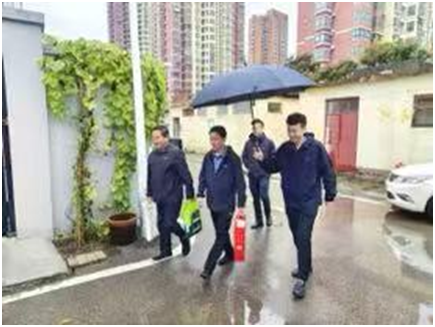 山东省枣庄市市中区龙山路街道人大代表开展中秋节走访慰问活动