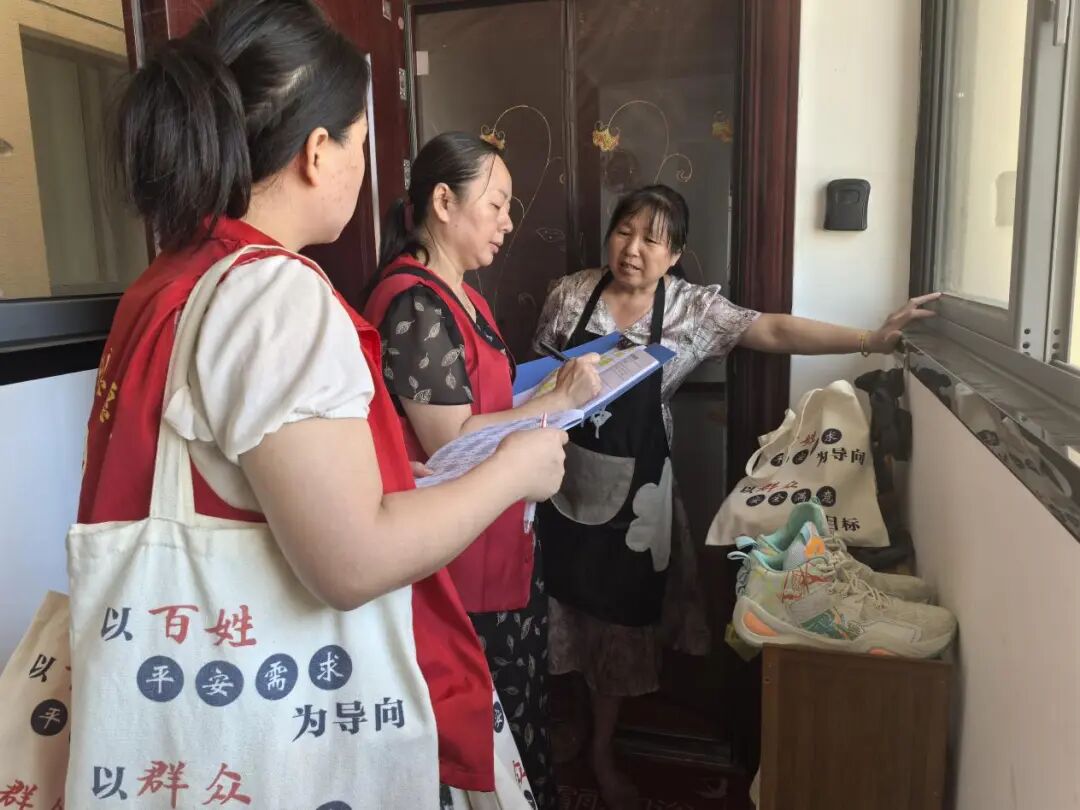 江西奉新：干警进网格，千警联万家