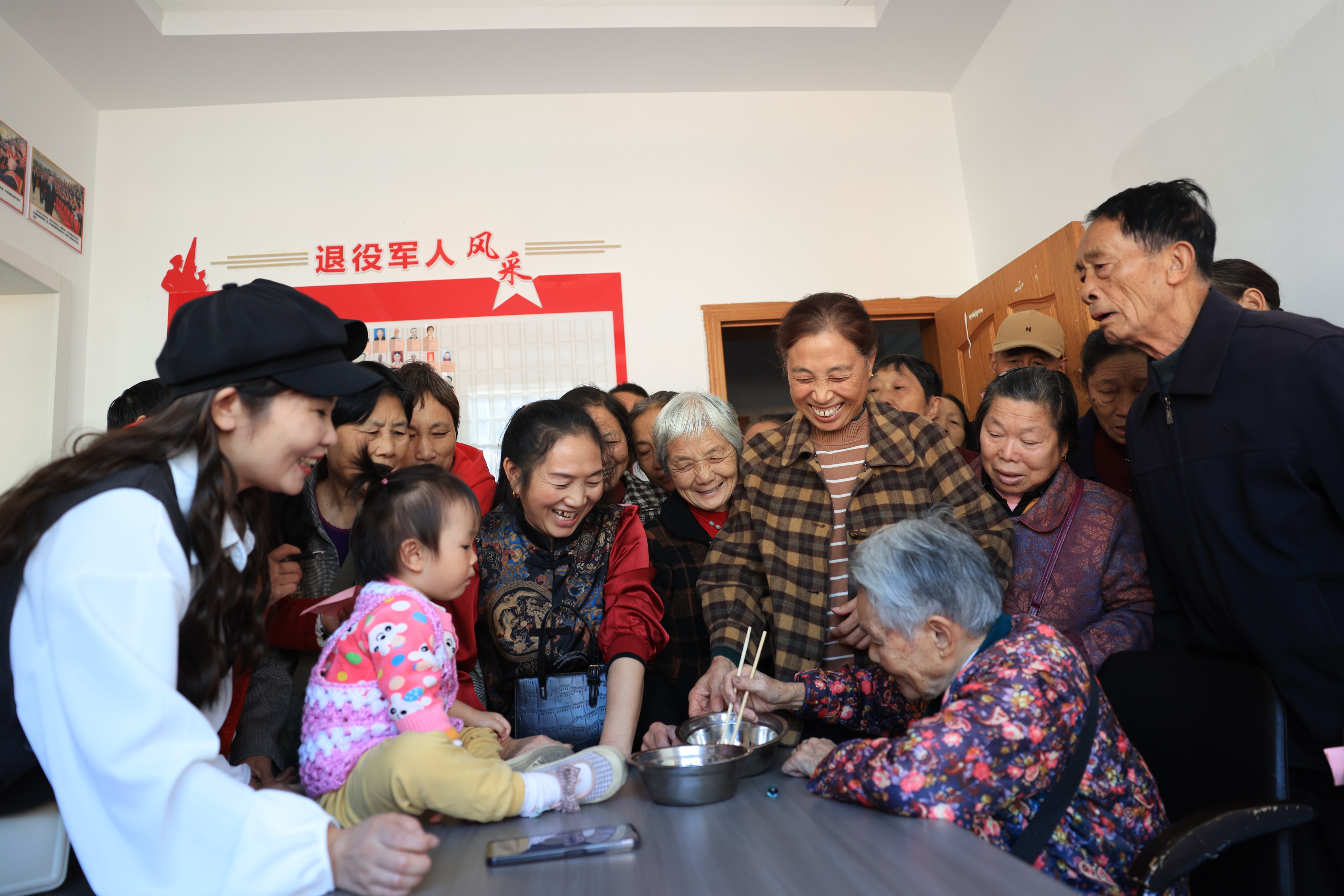 江西奉新：情暖金秋 乐享重阳