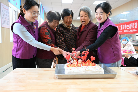 山东即墨：九九重阳节 浓浓敬老情