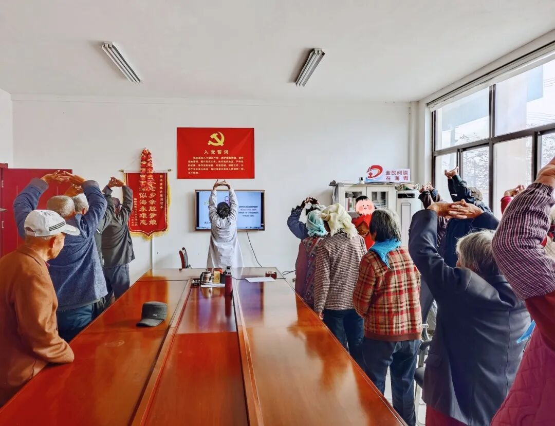 青岛市黄岛区第六人民医院治疗师团队心理关爱暖夕阳