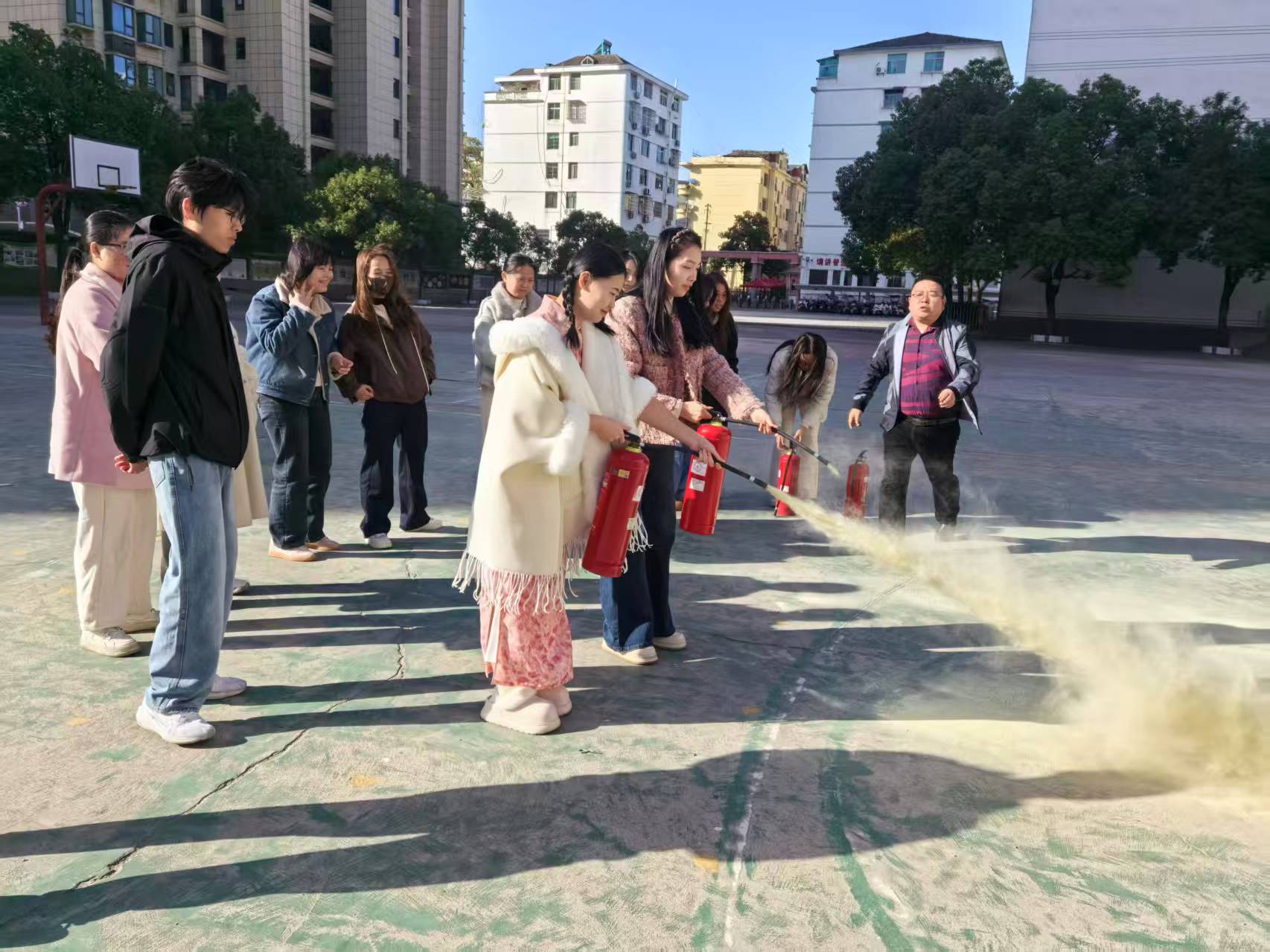 奉新：消防培训“练真功” 安全守护“不缺位”