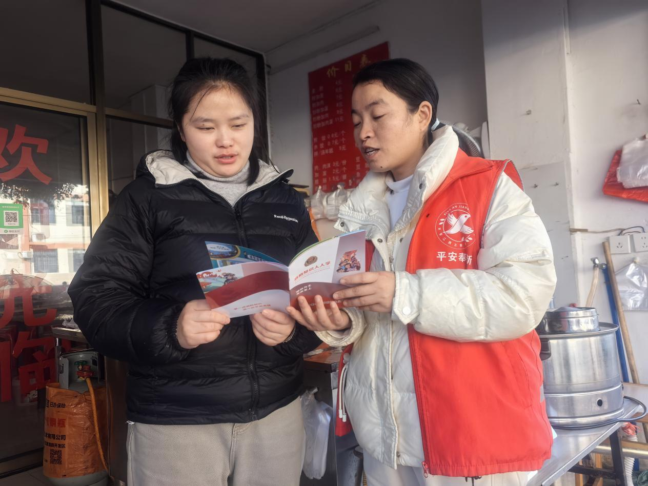 江西奉新：消防宣传进商铺 筑牢社区安全网