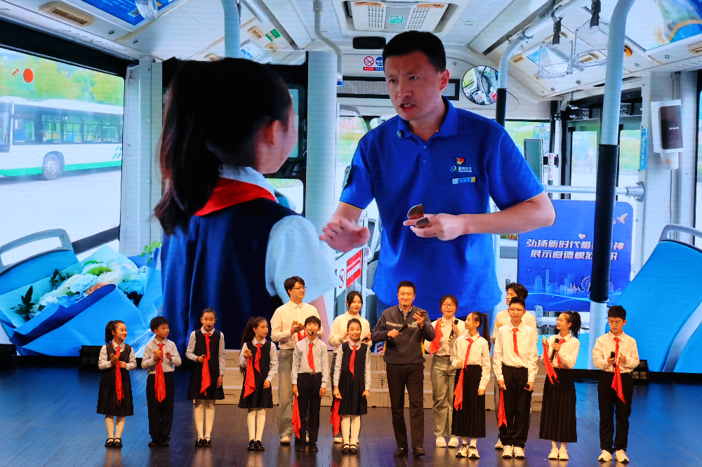 思政课的别样舞台：青岛西海岸新区举办大中小学一体化建设成果展演