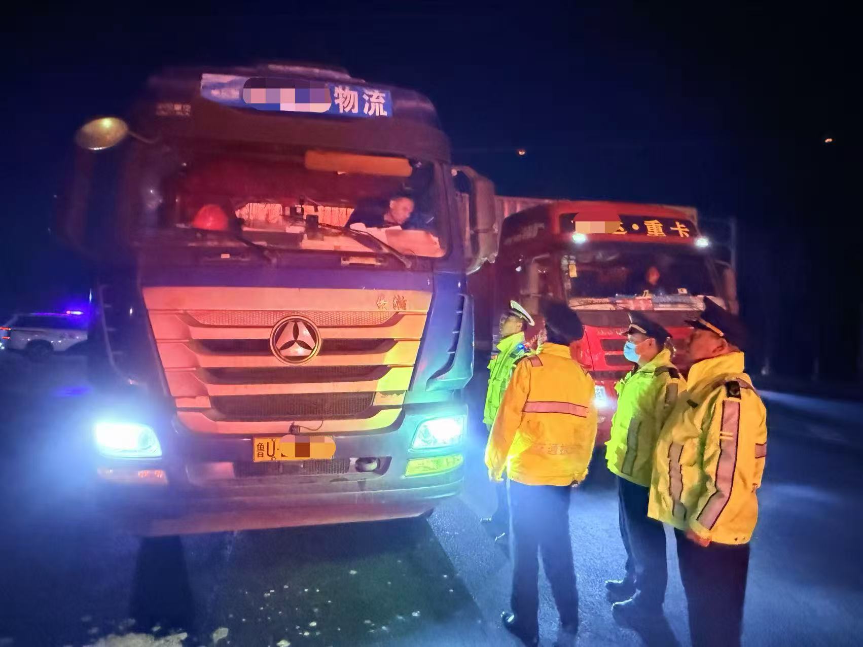 护航春运 青岛市开展公路定点联合治超 统一执法行动