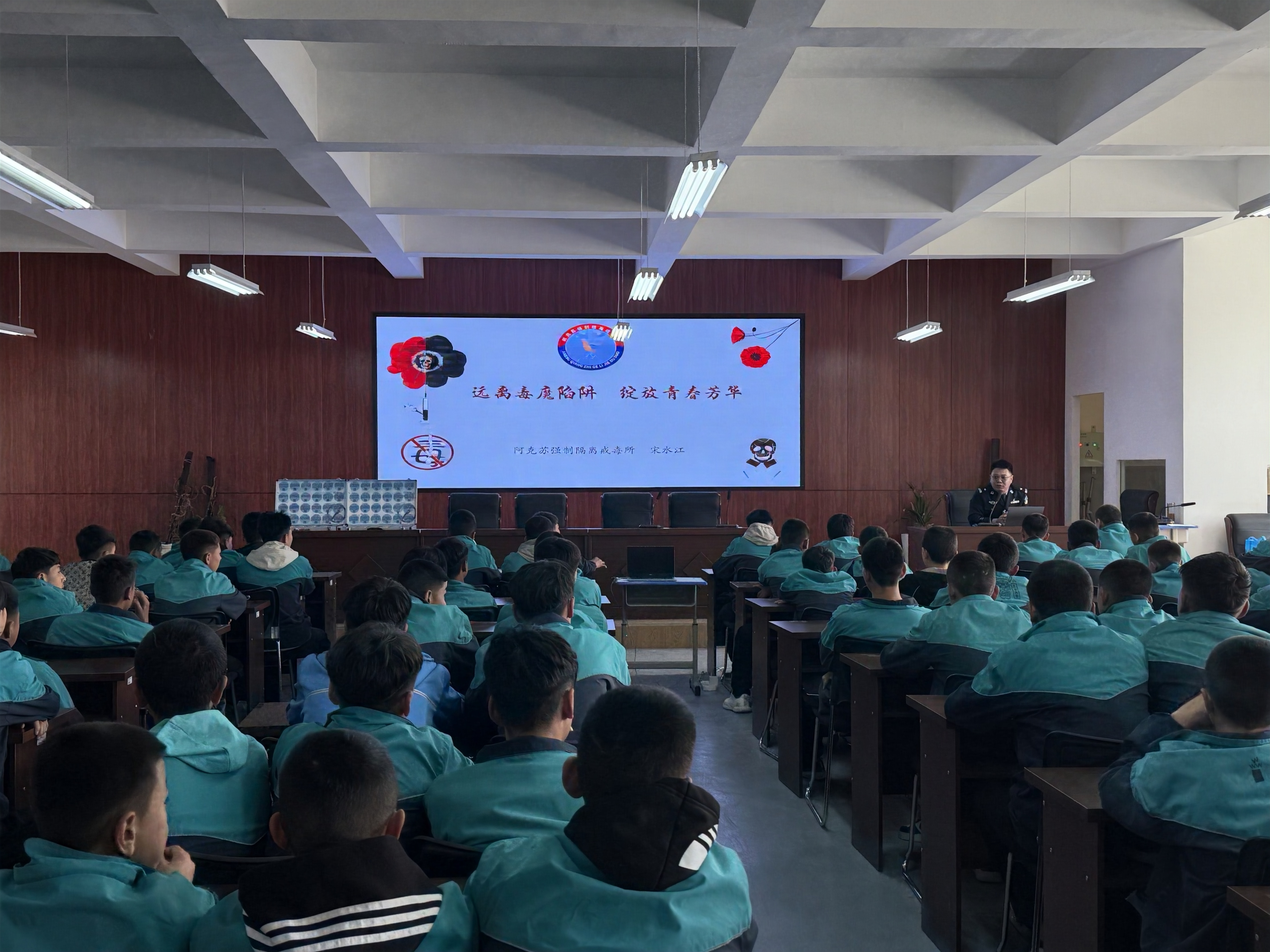 禁毒宣传进校园 护航青春不“毒”行 阿克苏市司法局拜什吐格曼司法所开展禁毒法治宣传活动