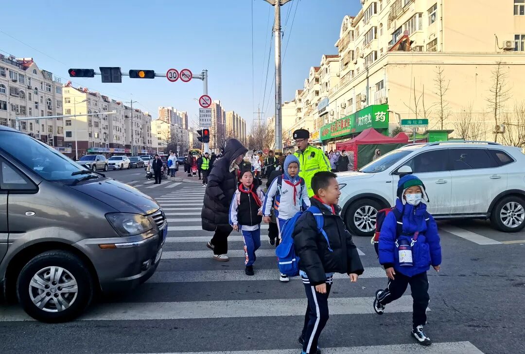 青岛市公安局黄岛分局多措并举护航开学季