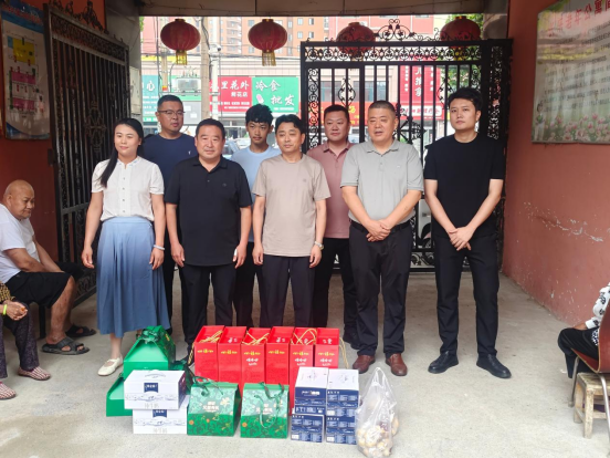 枣庄市中区龙山路街道人大代表端午节走访慰问